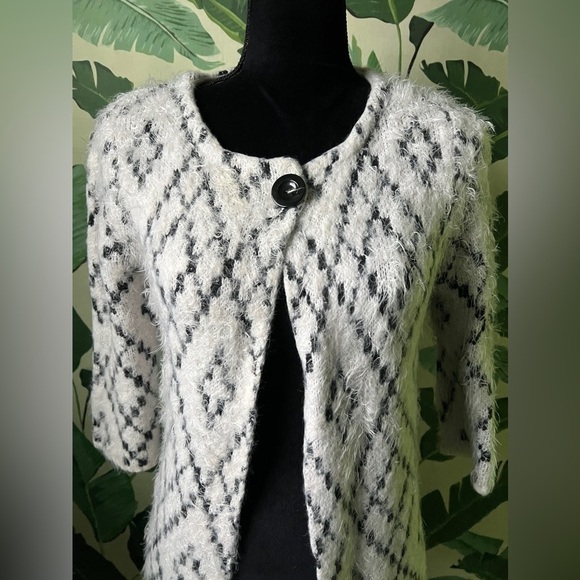 Kim Rogers White/Black Diamond Print Super fuzzy Cardigan Sweater Size PS - Picture 2 of 6